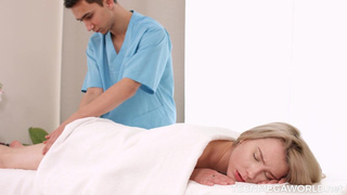 Массаж перерос в жаркий трах — белокурая Alice Paradise отдалась полностью