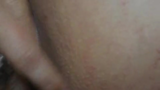 Пихает вялого в попку жене